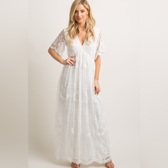 Dresses & Skirts - Elegant Cream Lace Maxi Dress size medium